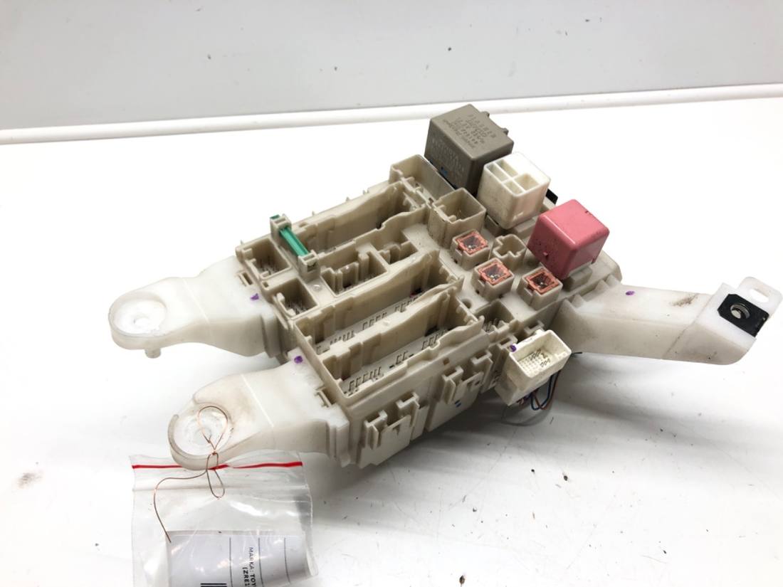 Блок керування модуль Toyota Auris 82730-02140