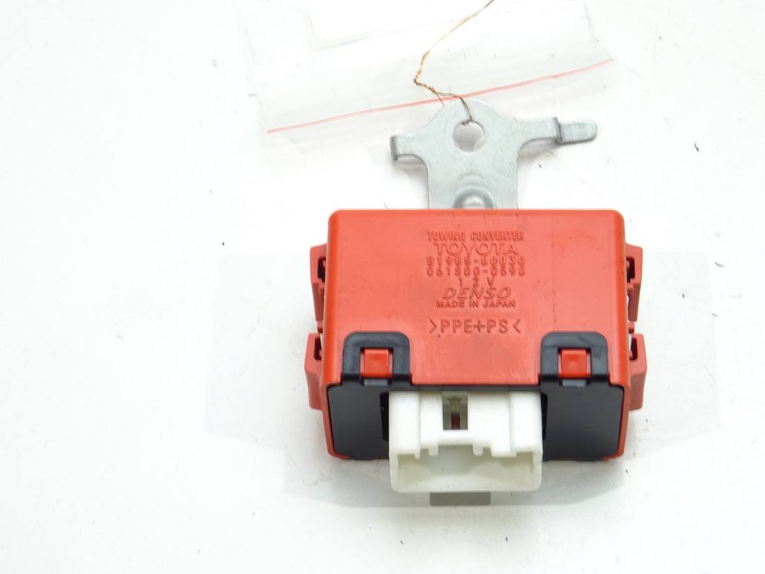 Блок керування модуль Toyota Land Cruiser 81985-60030
