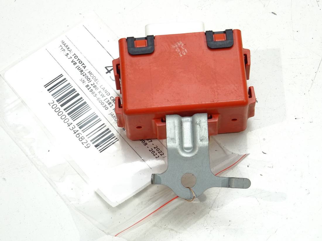 Блок керування модуль Toyota Land Cruiser 81985-60030 — фото деталі 2