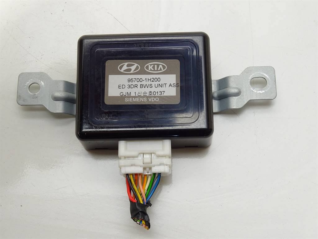 Блок управления модуль Kia Ceed 95700-1H200