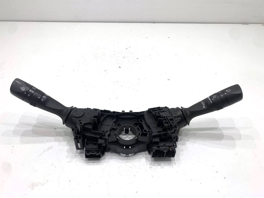 Тубус підрульовий блок перемикачів Toyota Auris 02720-17F852