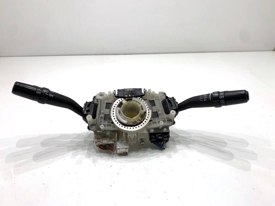Тубус підрульовий блок перемикачів Toyota Land Cruiser 84310-60A60