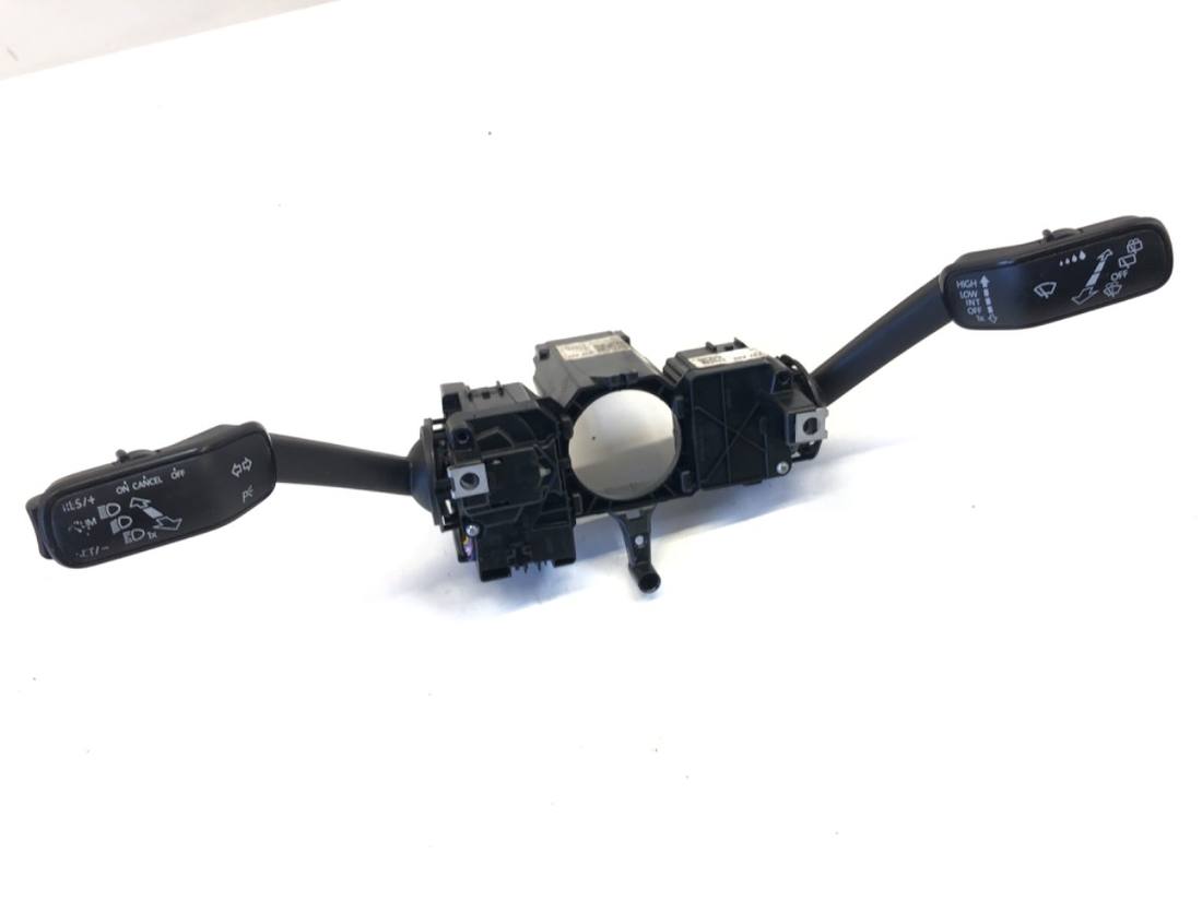 Тубус підрульовий блок перемикачів Skoda Fabia 3 2Q0953521AE