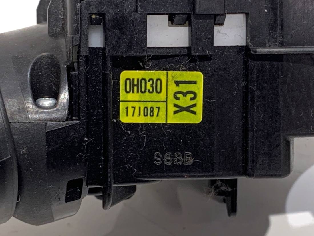 Тубус підрульовий блок перемикачів Toyota Aygo 0H030-17J087 — фото деталі 4