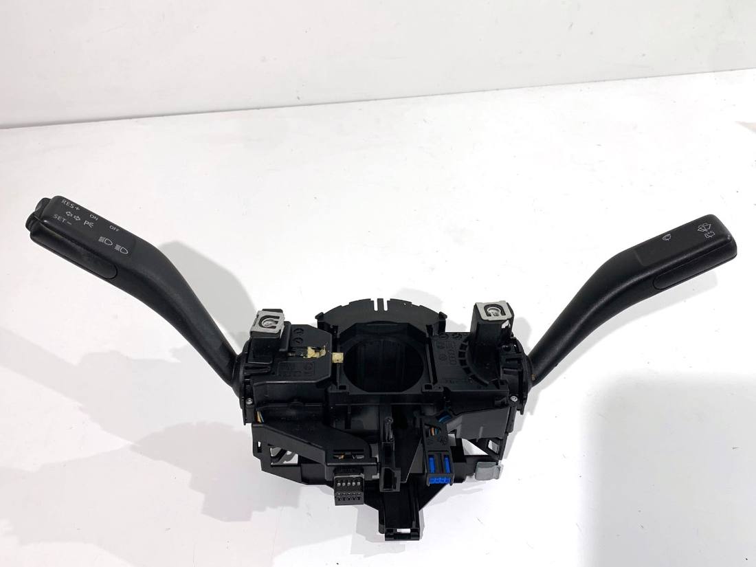 Тубус підрульовий блок перемикачів Volkswagen Golf 5 1K0953513A