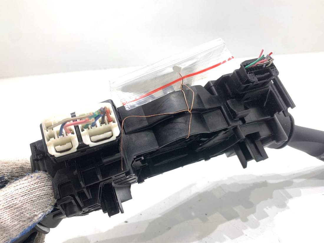 Тубус підрульовий блок перемикачів Toyota Auris 17F852 — фото деталі 5