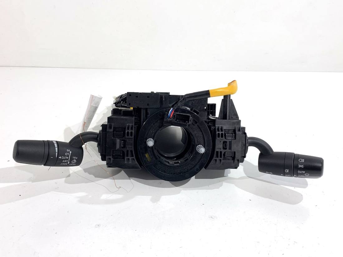 Тубус підрульовий блок перемикачів Mazda 6 662F-SKE13301