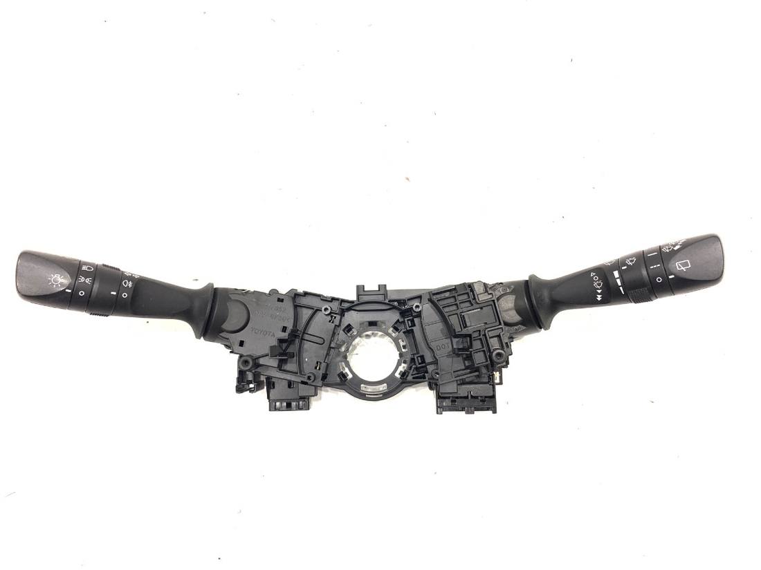 Тубус підрульовий блок перемикачів Toyota Auris 17F852