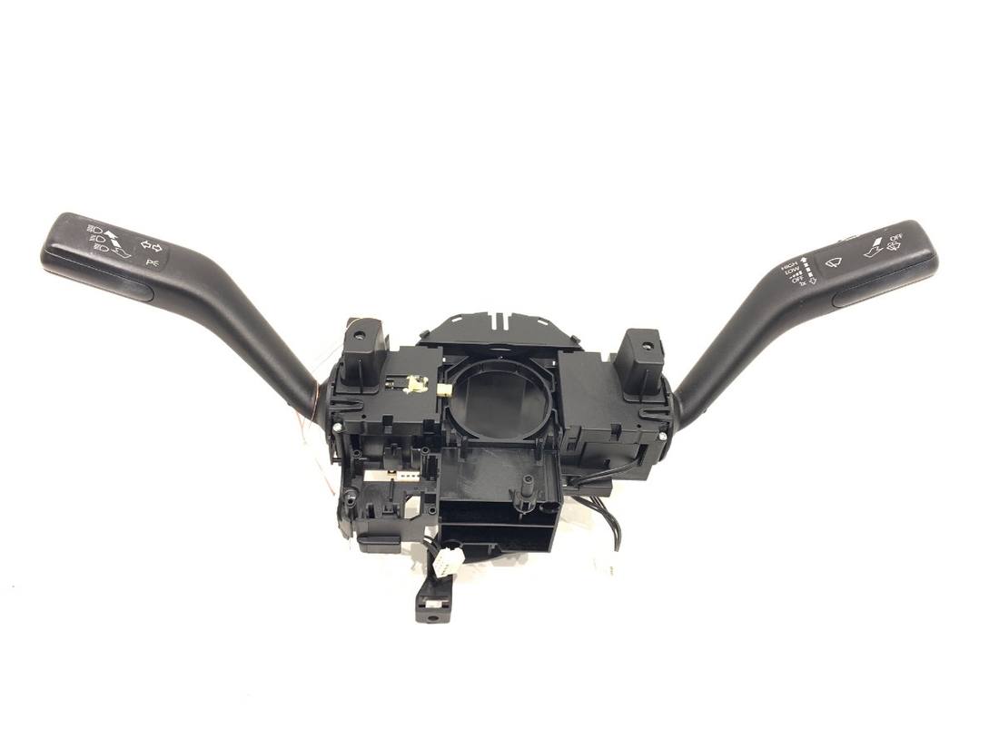Тубус підрульовий блок перемикачів Volkswagen Passat CC 3C5953513P