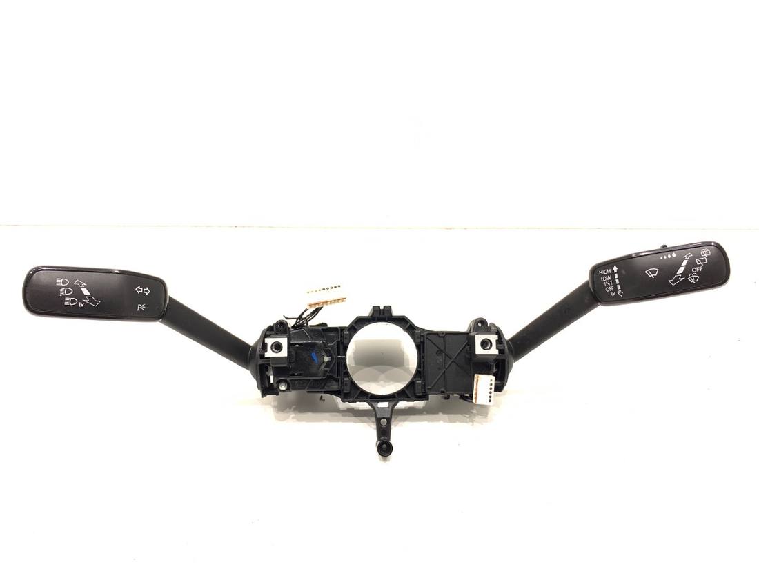 Тубус підрульовий блок перемикачів Volkswagen Golf 7 5Q0953521P