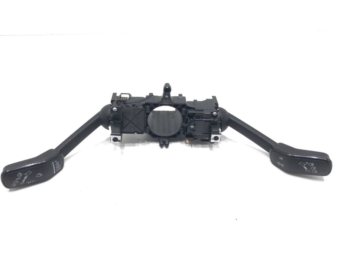 Тубус підрульовий блок перемикачів Volkswagen Tiguan 5Q1953502AA