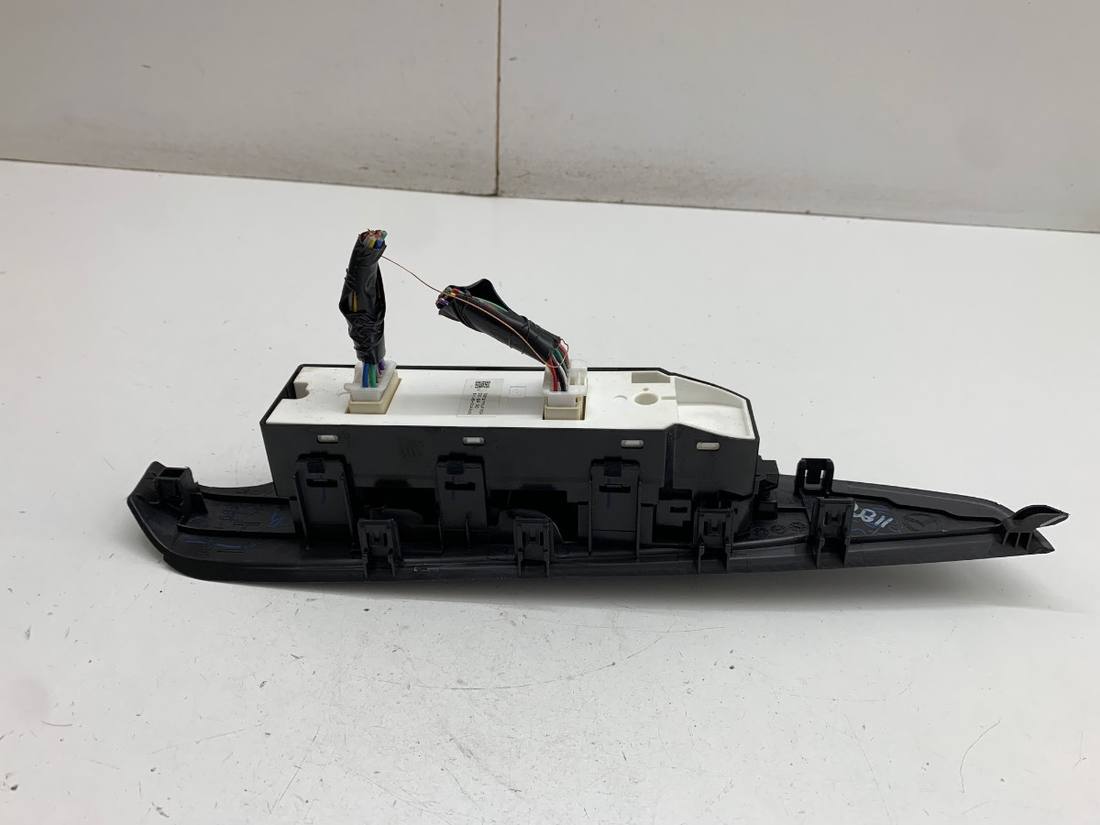 Блок кнопок стеклоподъемников Mazda 2 DG3T-66350 — фото детали 2