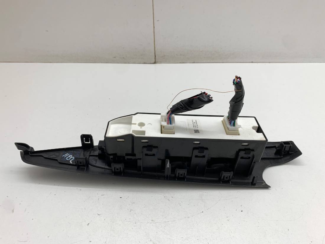 Блок кнопок стеклоподъемников Mazda 2 DG3T-66350 — фото детали 3