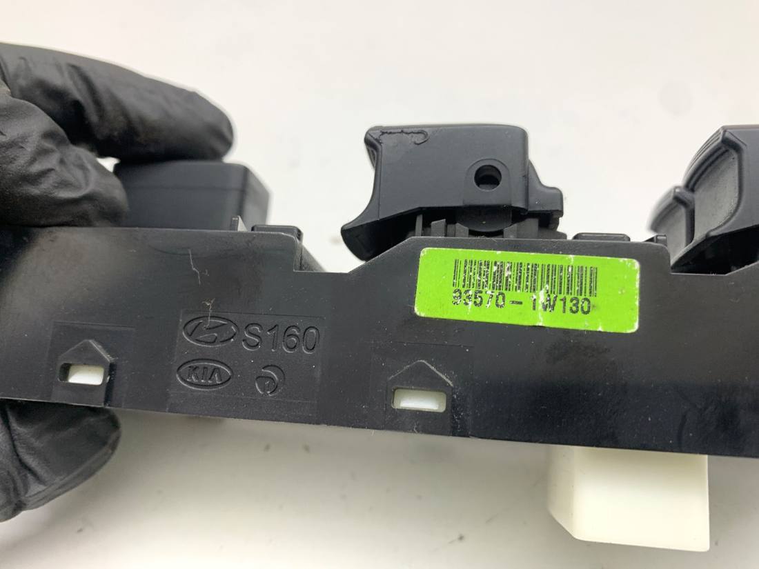 Блок кнопок стеклоподъемников Kia Rio 93570-1W130 — фото детали 4