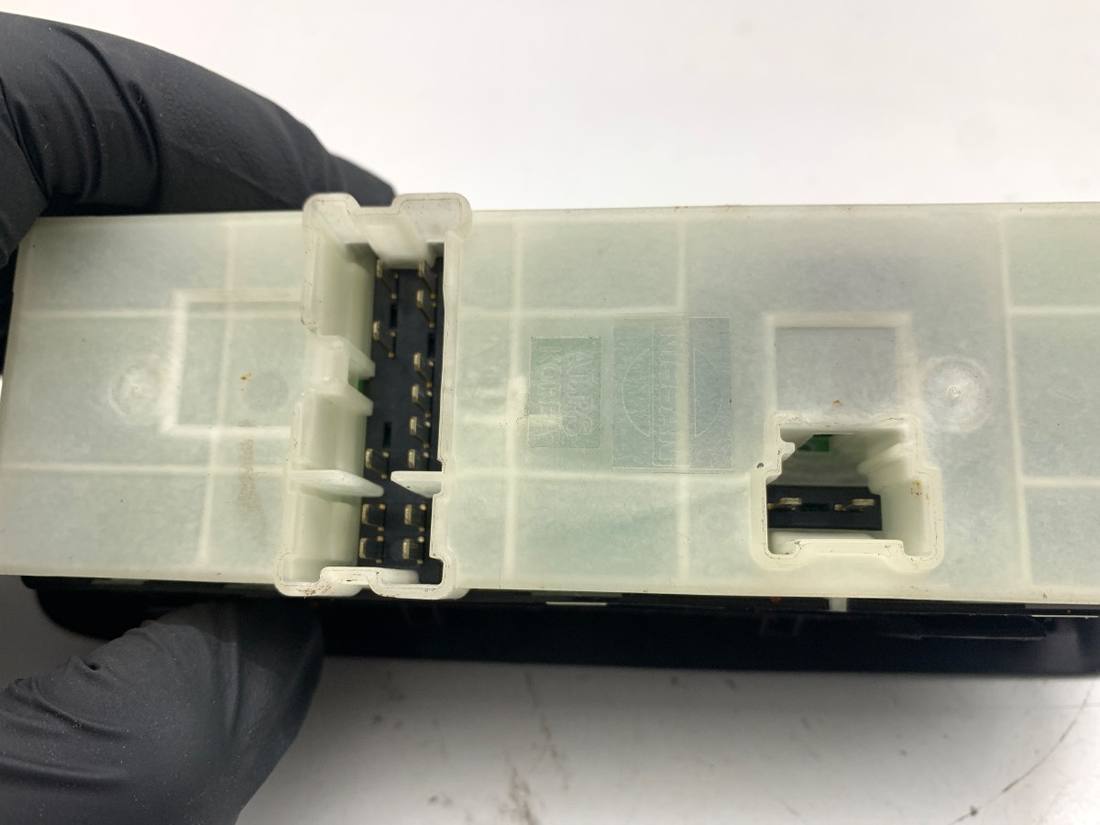 Блок кнопок склопідйомників Nissan Qashqai 25401-JD001 — фото деталі 4
