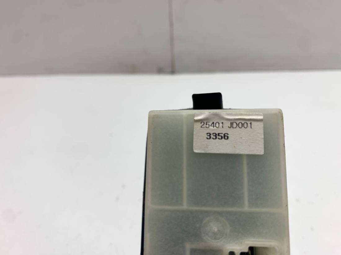 Блок кнопок склопідйомників Nissan Qashqai 25401-JD001 — фото деталі 5