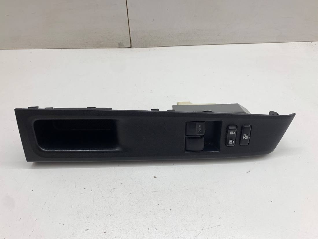 Блок кнопок склопідйомників Toyota Yaris 4 74232-0D330 — фото деталі 2
