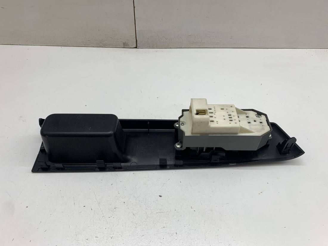 Блок кнопок склопідйомників Toyota Yaris 4 74232-0D330 — фото деталі 3