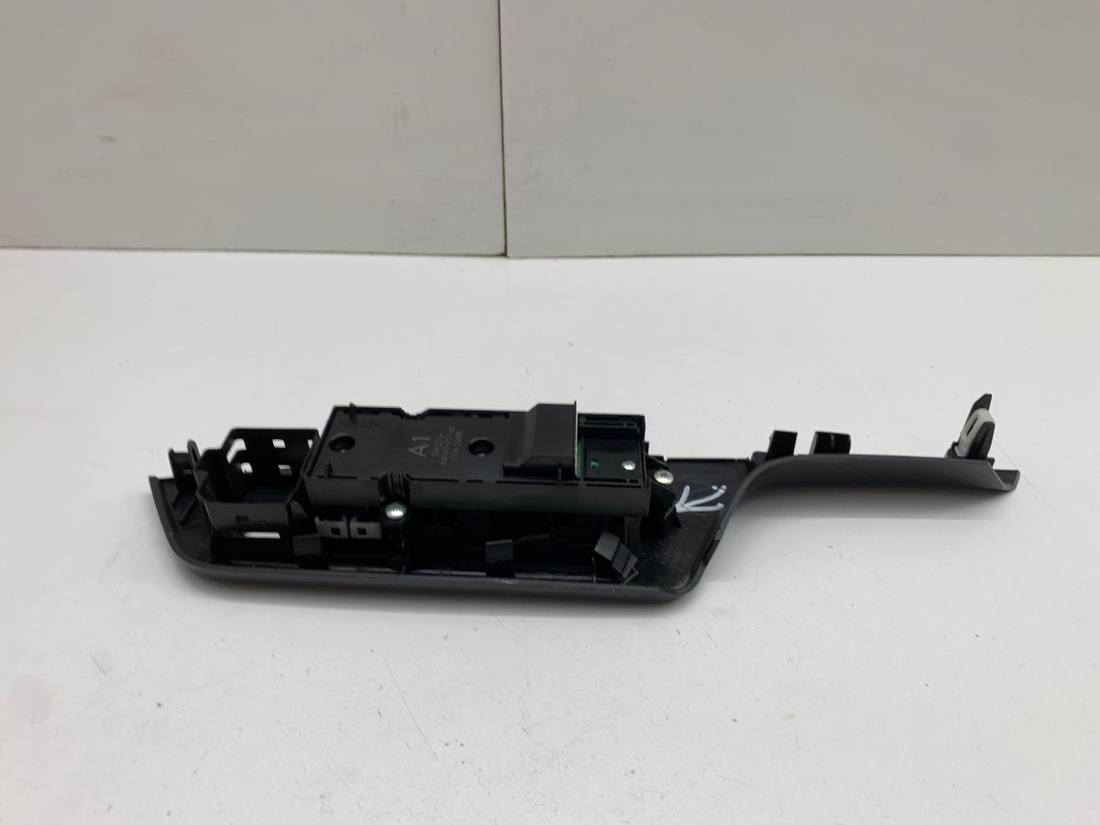 Блок кнопок склопідйомників Toyota C-HR 84040-02160 — фото деталі 3