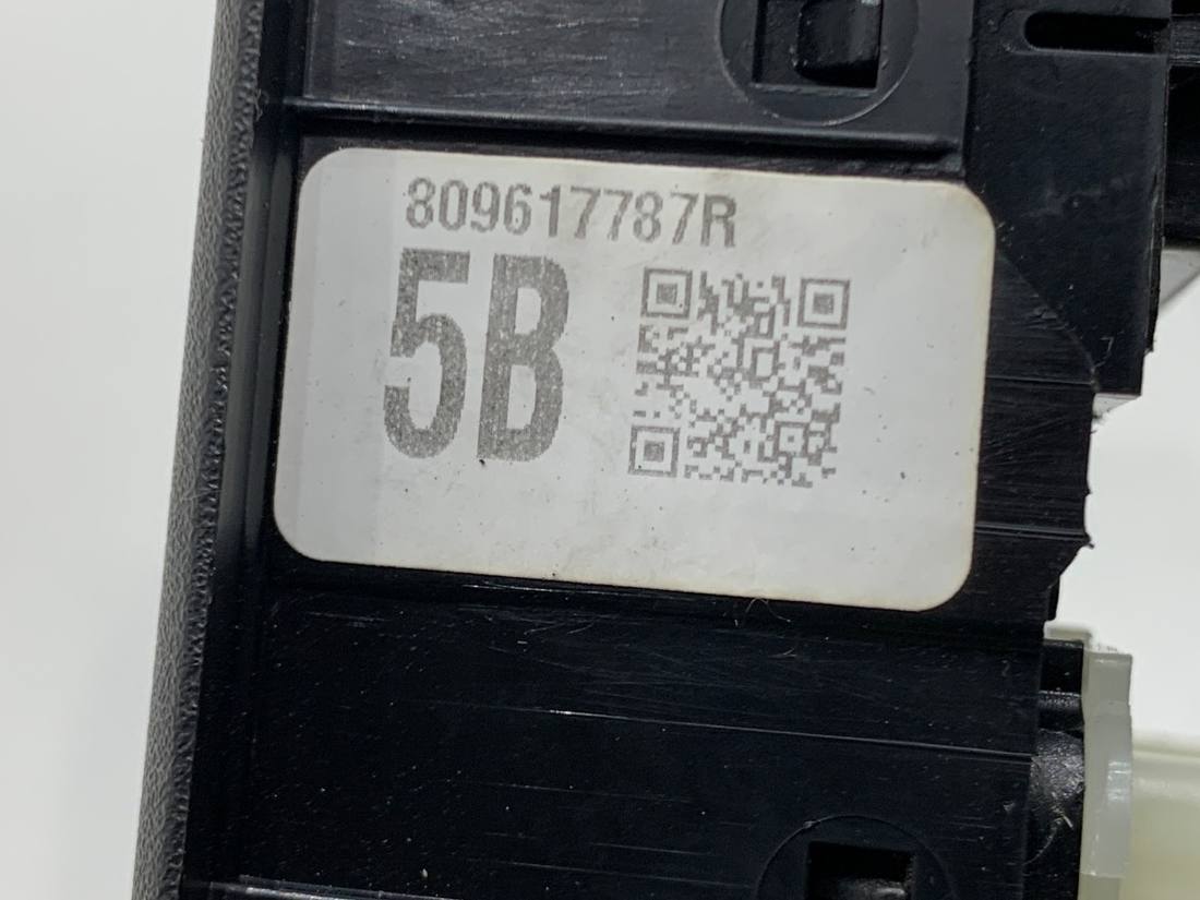Блок кнопок стеклоподъемников Dacia Duster 809617787R — фото детали 4