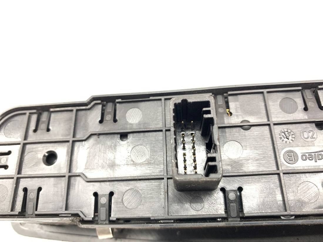 Блок кнопок склопідйомників Renault Megane 3 809610016R — фото деталі 4