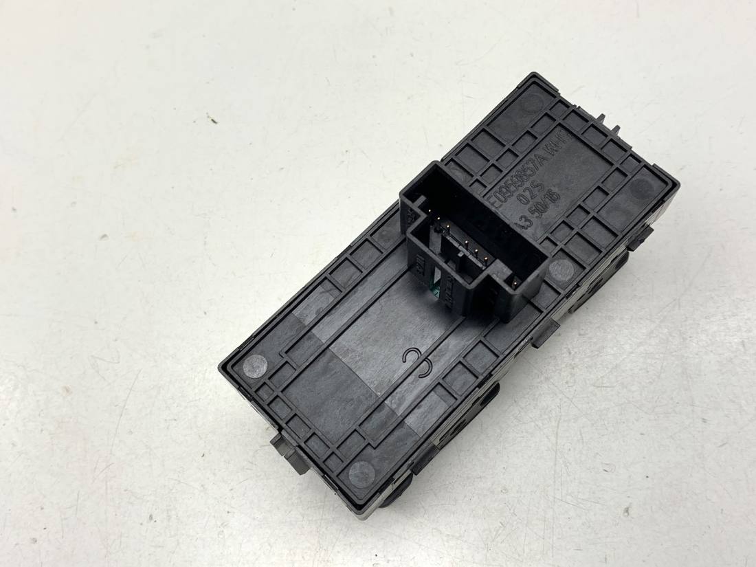 Блок кнопок склопідйомників Skoda Octavia 3 5E0959857A — фото деталі 3