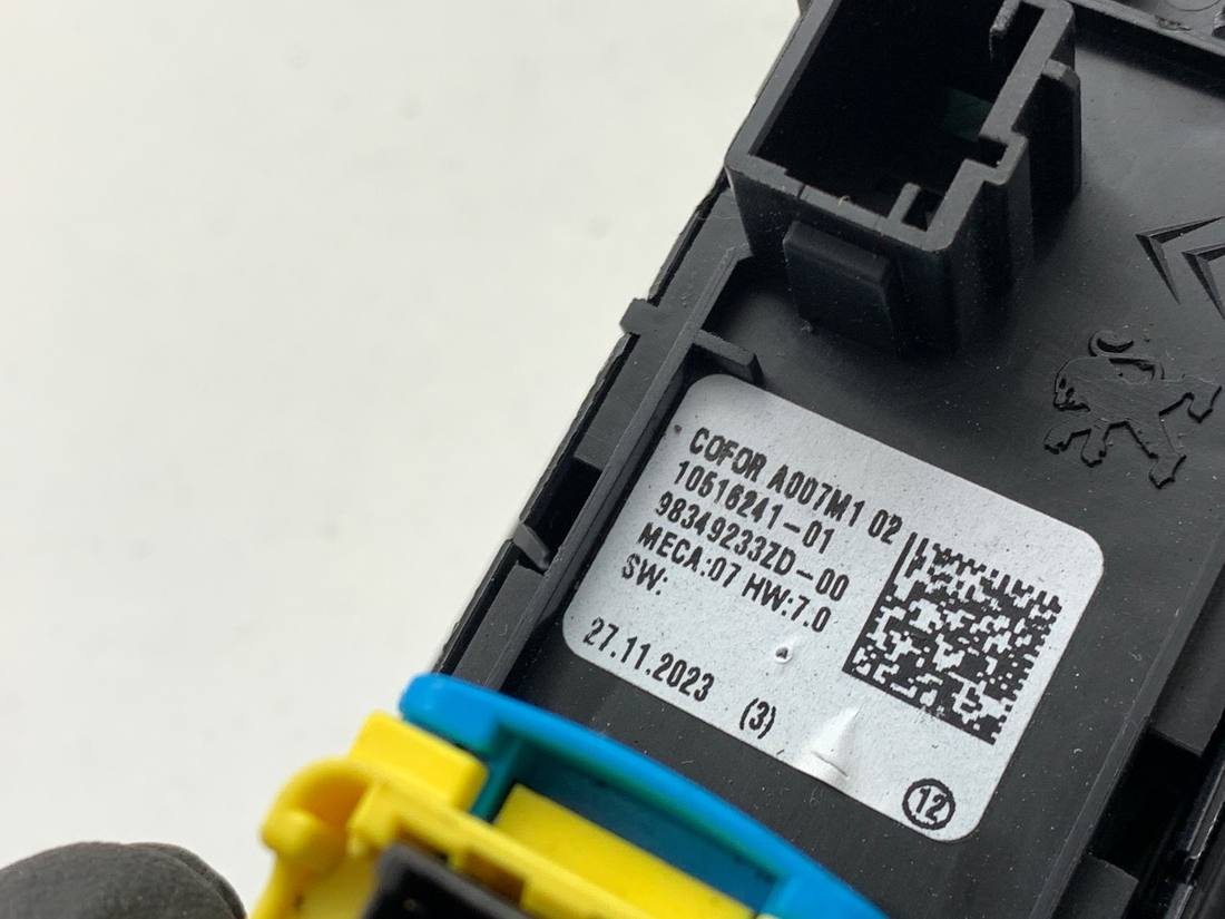 Блок кнопок стеклоподъемников Peugeot 408 98349233ZD — фото детали 3