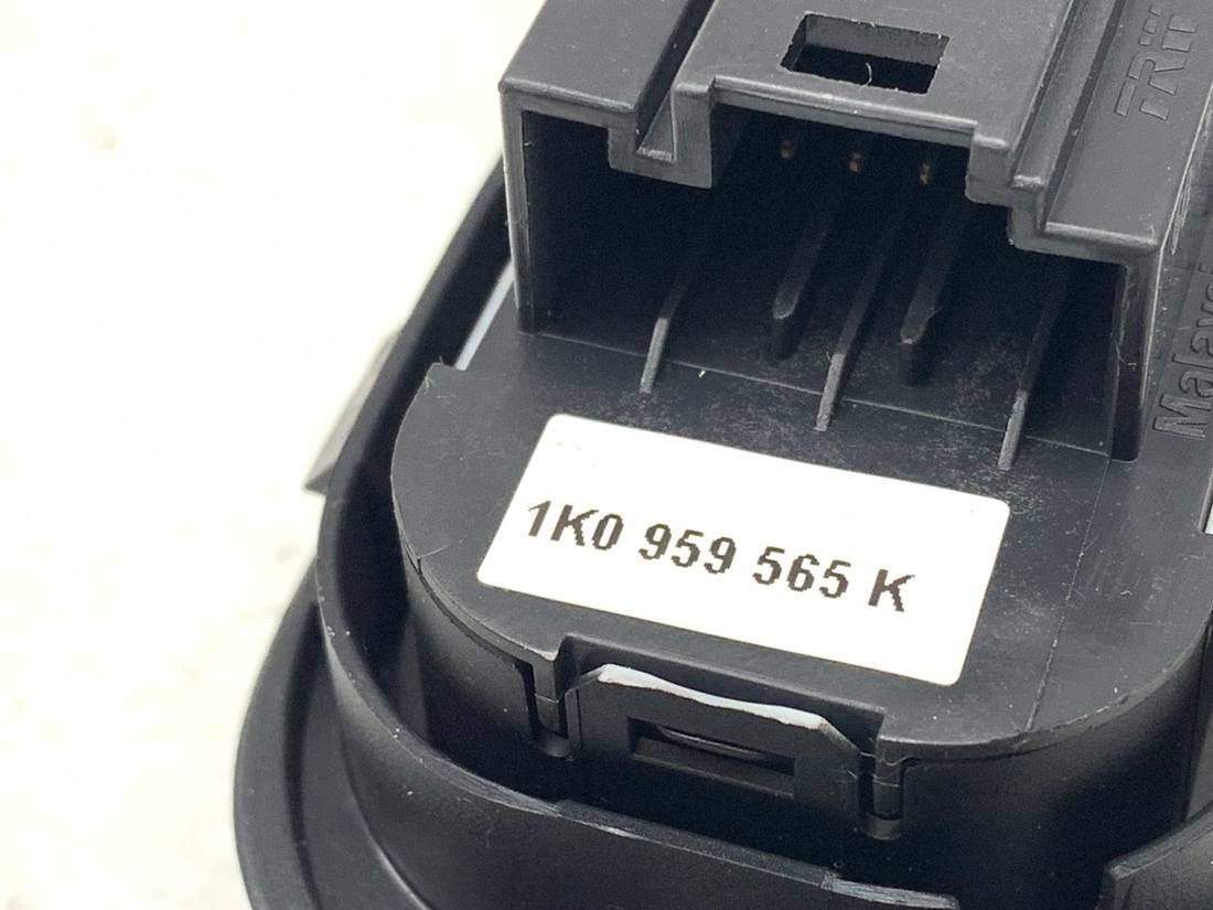 Блок кнопок стеклоподъемников Volkswagen Tiguan 1K0959565K — фото детали 3