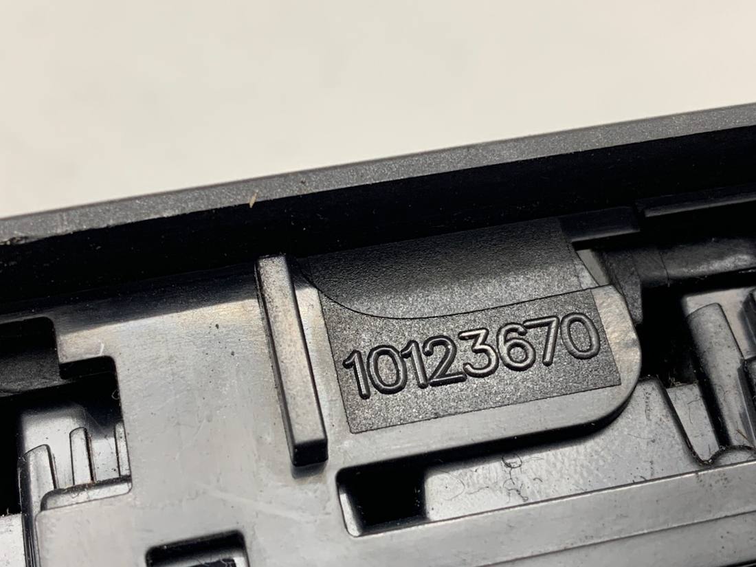 Блок кнопок склопідйомників Chrysler Pacifica 68234092AC — фото деталі 4