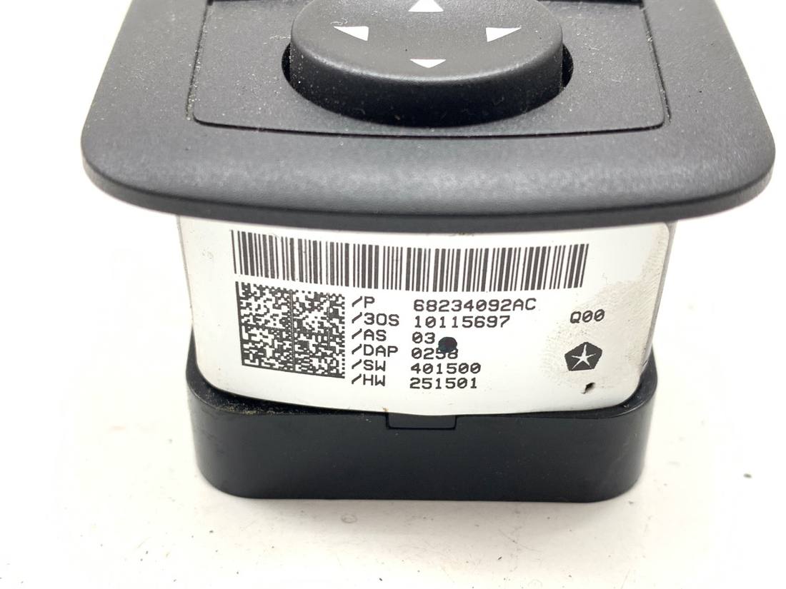 Блок кнопок склопідйомників Chrysler Pacifica 68234092AC — фото деталі 5