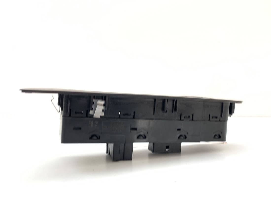 Блок кнопок склопідйомників Renault Espace 254015469R — фото деталі 2