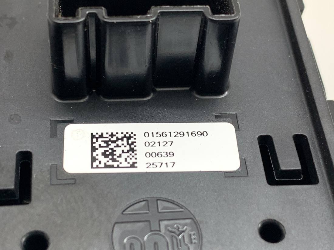 Блок кнопок склопідйомників Alfa romeo Giulietta 01561291710 — фото деталі 5