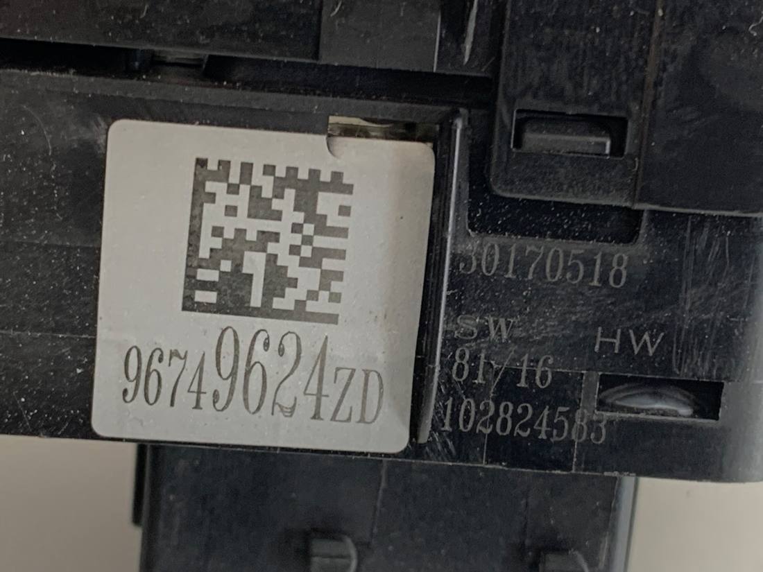 Блок кнопок склопідйомників Peugeot 208 96749624ZD — фото деталі 5
