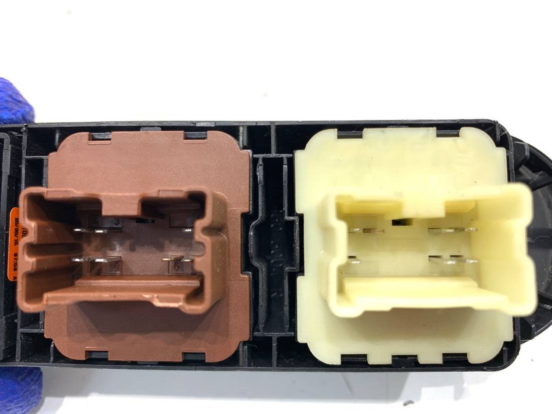 Блок кнопок стеклоподъемников Dacia Duster 254111342R 254117873R — фото детали 4