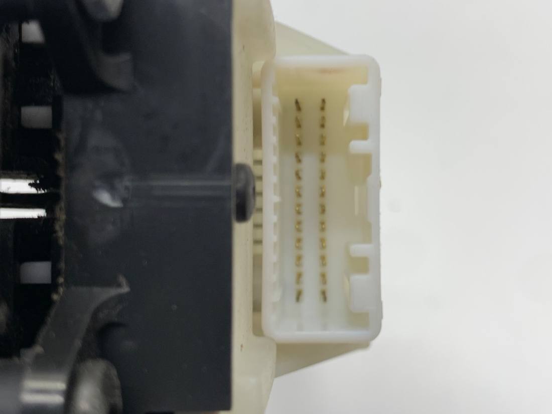 Блок кнопок склопідйомників Toyota Avensis T25 84802-05210 — фото деталі 4