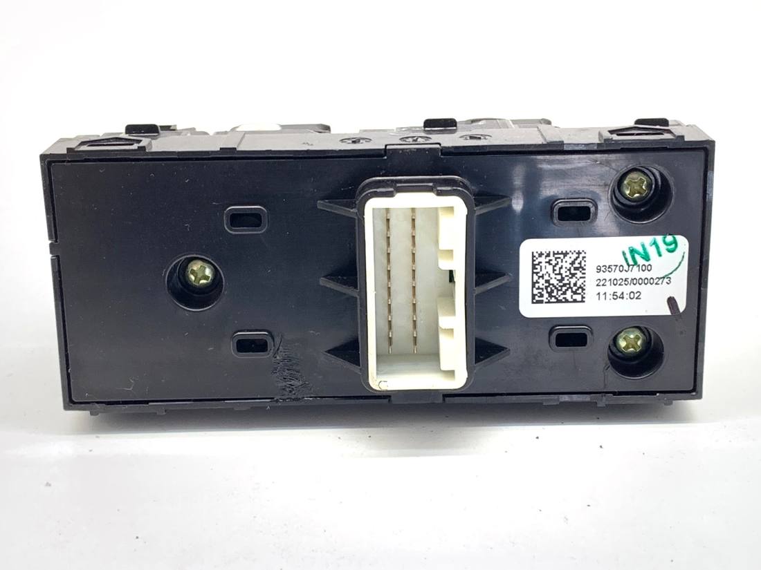 Блок кнопок стеклоподъемников Kia Ceed 93570J7100 — фото детали 3