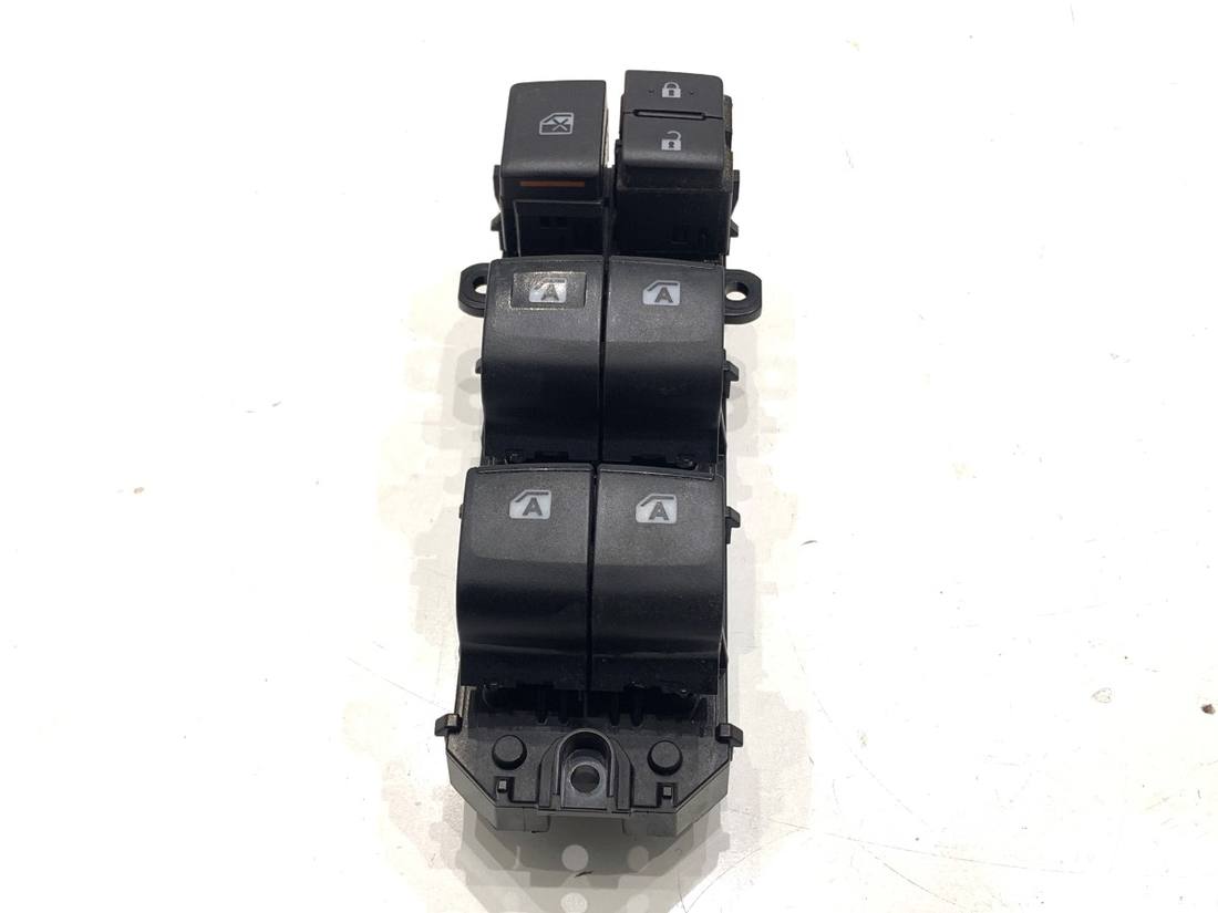 Блок кнопок стеклоподъемников Toyota Camry 84040-33170