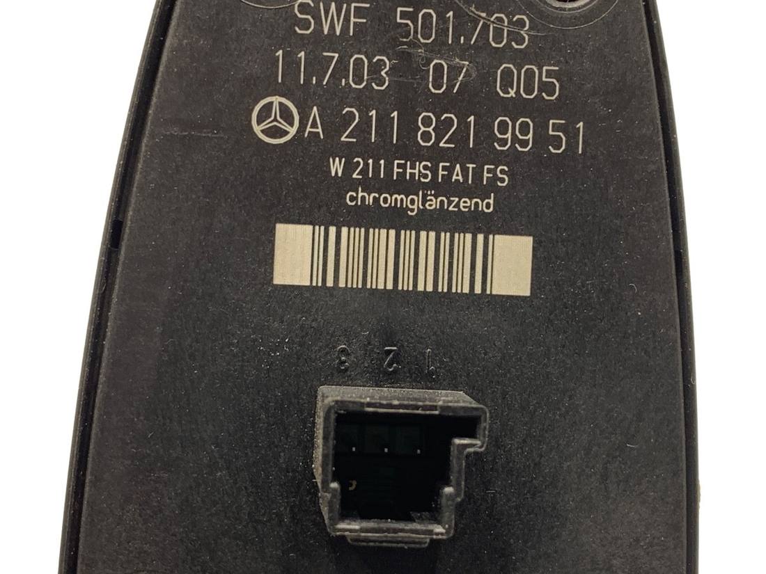 Блок кнопок склопідйомників Mercedes E W211 A2118219951 — фото деталі 3