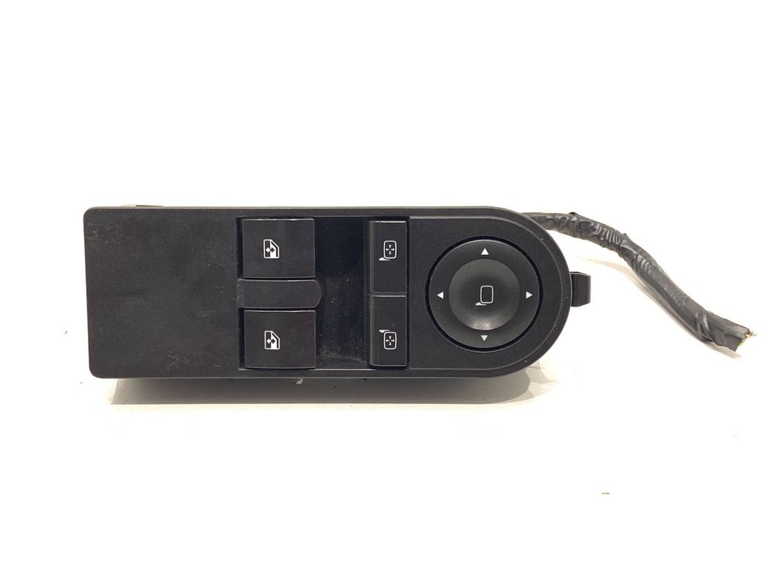 Блок кнопок склопідйомників Opel Astra H 13228706