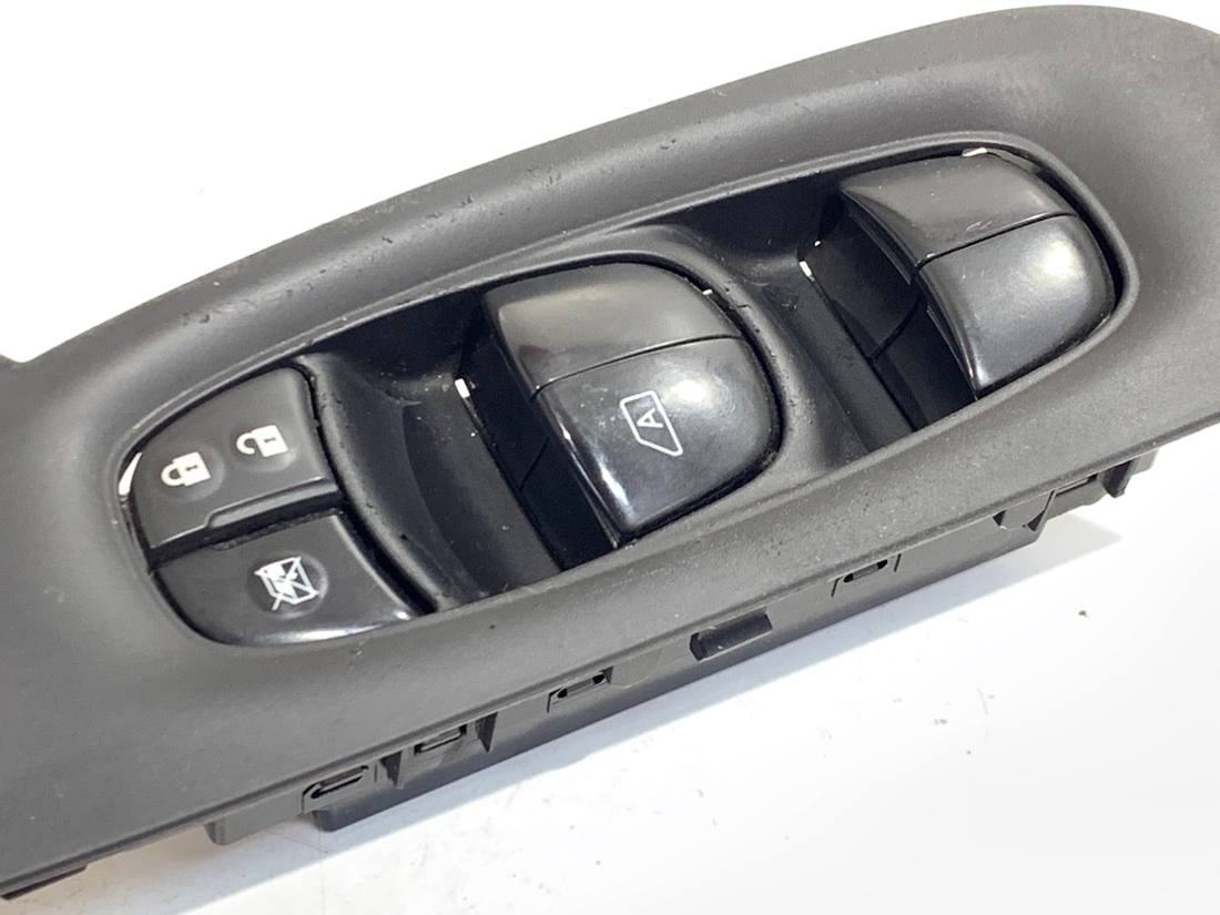Блок кнопок стеклоподъемников Nissan Qashqai — фото детали 2
