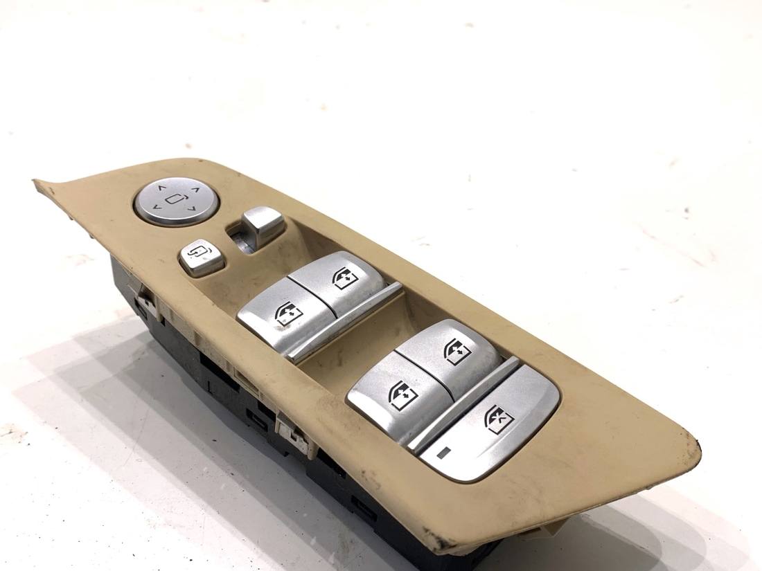 Блок кнопок стеклоподъемников BMW 5 G30 6847099