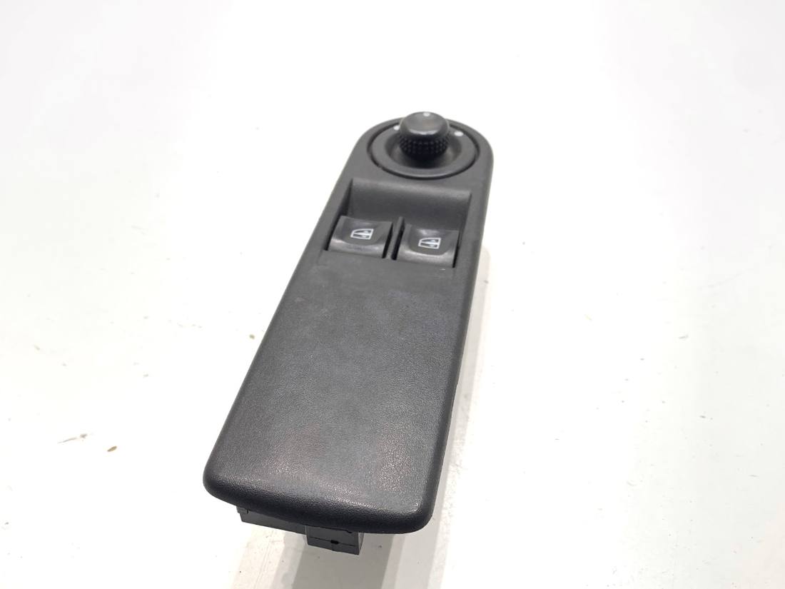 Блок кнопок склопідйомників Renault Clio 809611667R