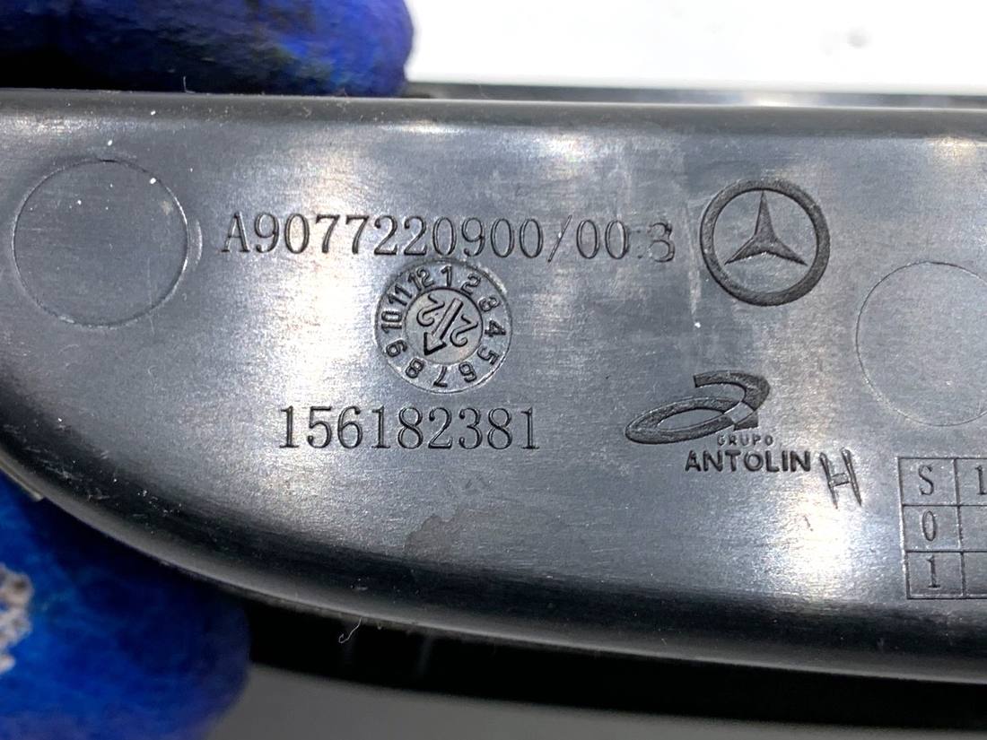 Блок кнопок склопідйомників Mercedes Sprinter A9077220900 — фото деталі 4