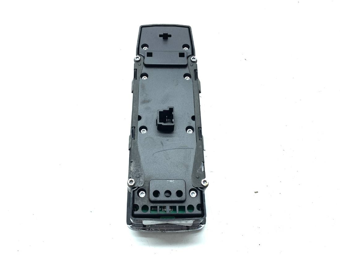 Блок кнопок склопідйомників Mercedes A W176 A1669054300 — фото деталі 3