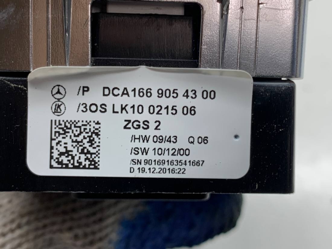 Блок кнопок склопідйомників Mercedes A W176 A1669054300 — фото деталі 5