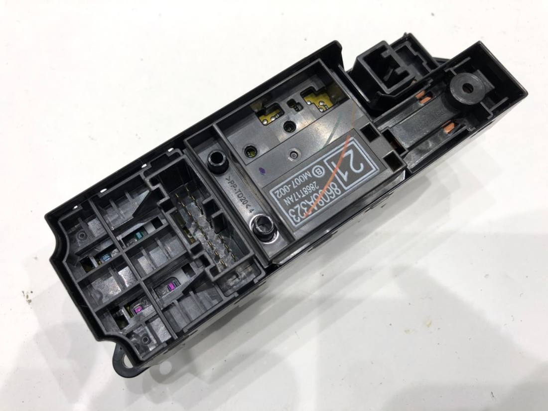 Блок кнопок стеклоподъемников Mitsubishi Eclipse 8608A323 — фото детали 2