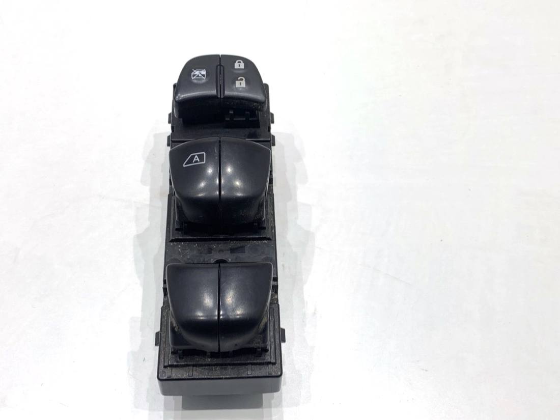Блок кнопок стеклоподъемников Nissan Qashqai