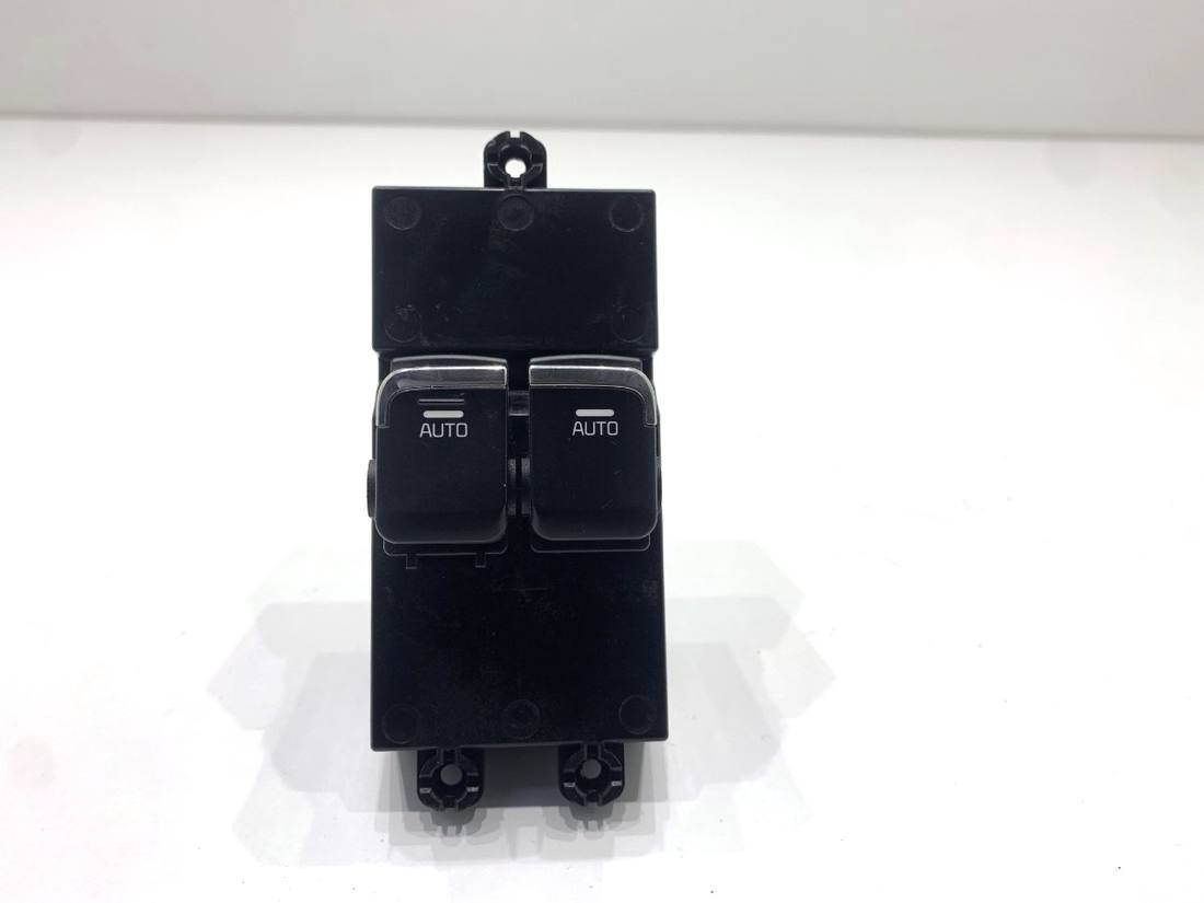 Блок кнопок склопідйомників Kia Ceed 93570-A2300