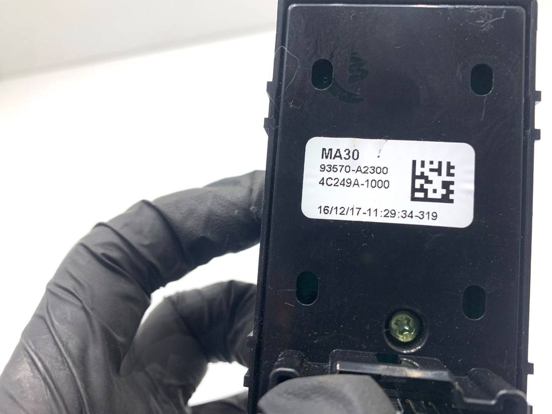 Блок кнопок склопідйомників Kia Ceed 93570-A2300 — фото деталі 5