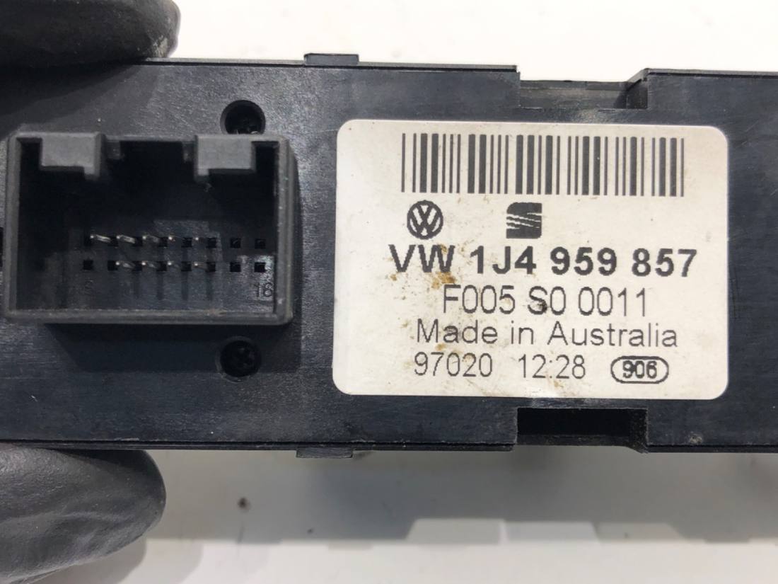 Блок кнопок склопідйомників Volkswagen Passat B5 — фото деталі 4